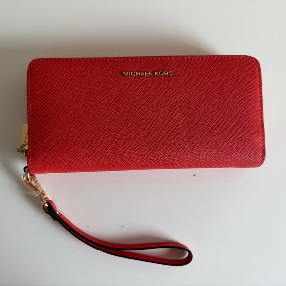 Michael Kors Jet Set Travel Large Logo
Continental Wristlet - Picture 8 of 10